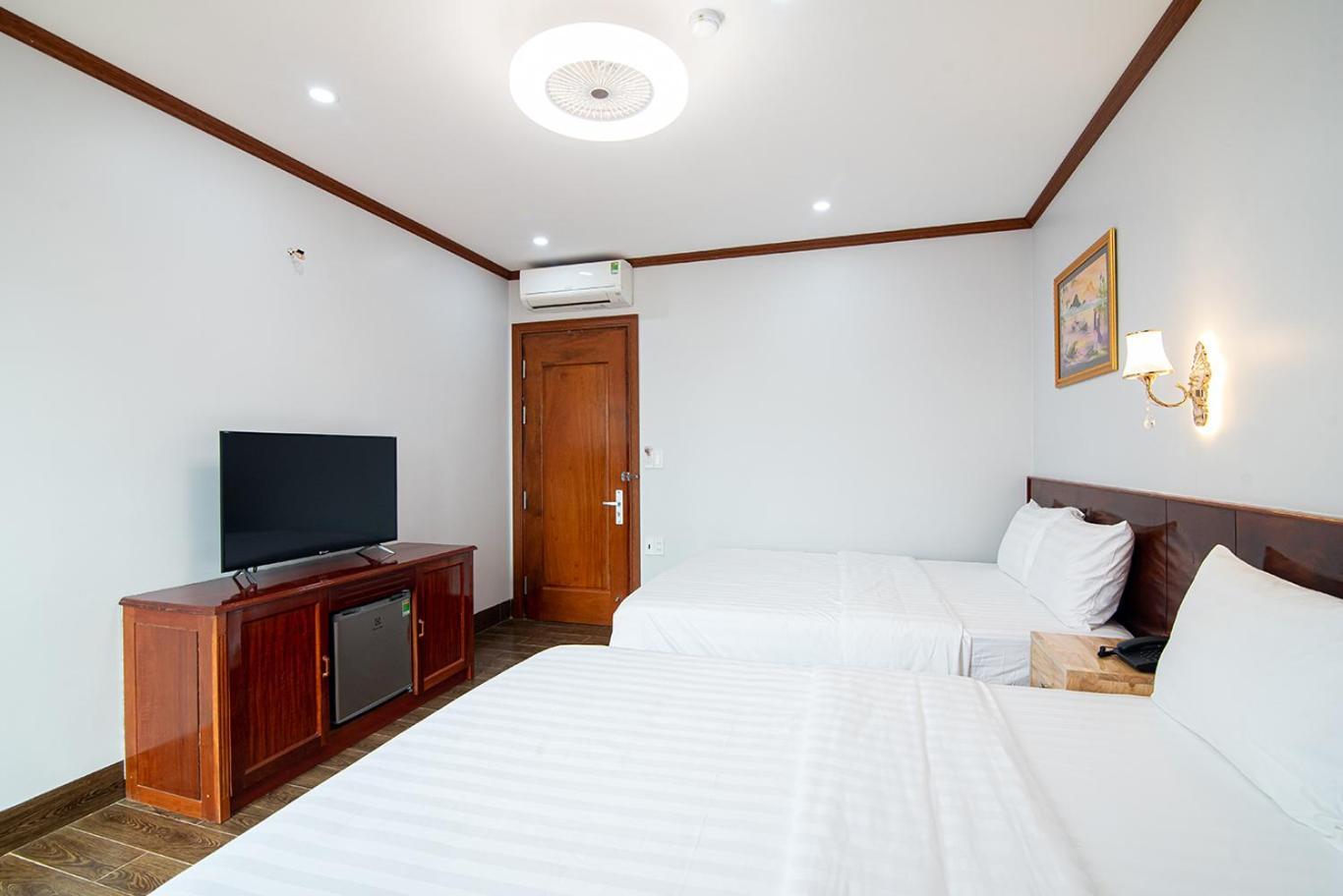 Khách sạn Minh Quang Hotel Dong Hoi Exterior foto
