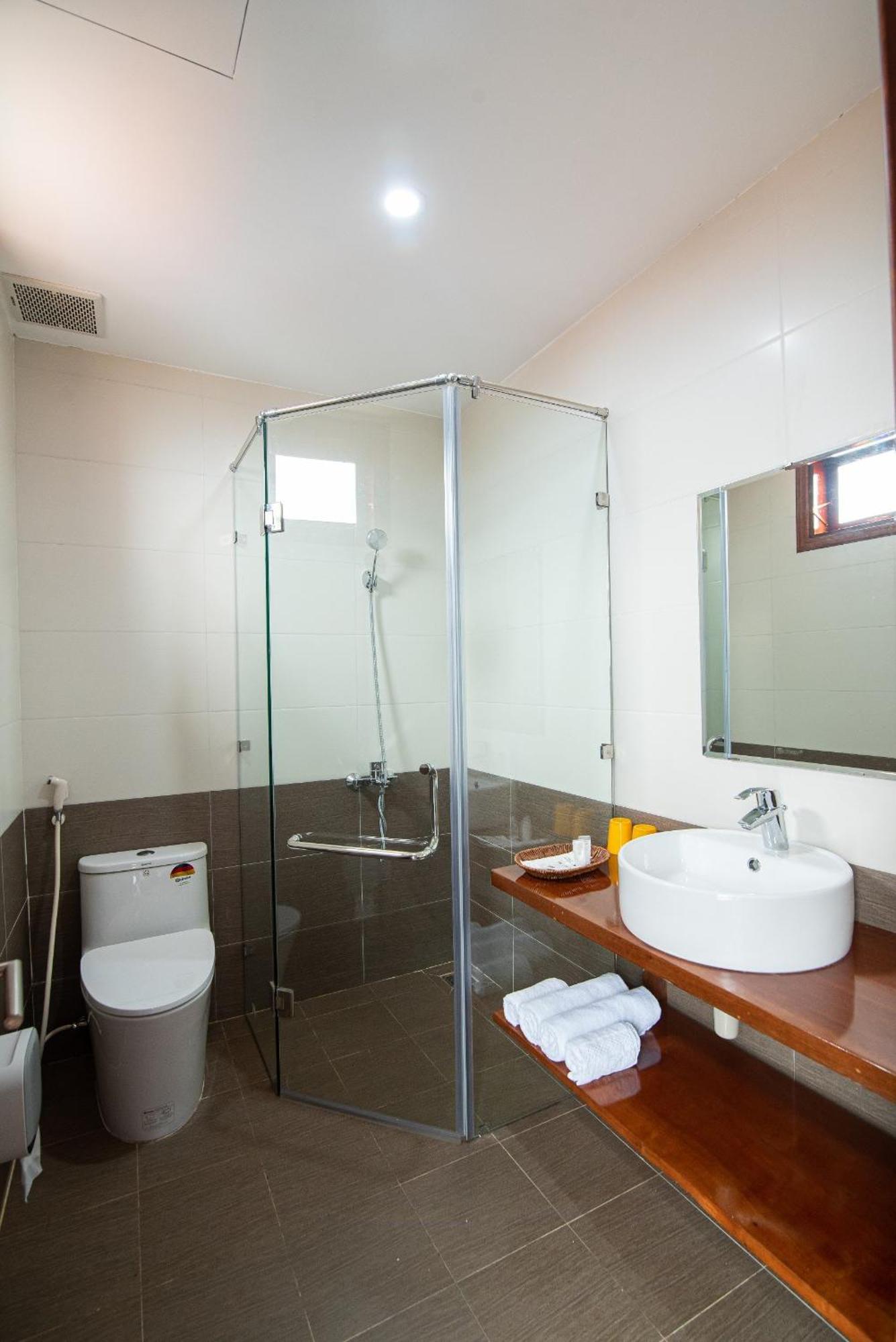 Khách sạn Minh Quang Hotel Dong Hoi Exterior foto